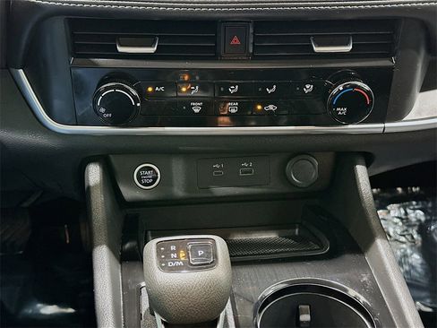 Used 2023 Nissan Rogue S image 15