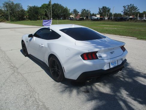 Certified 2025 Ford Mustang GT RWD image 5