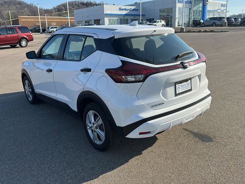 Used 2022 Nissan Kicks S image 5