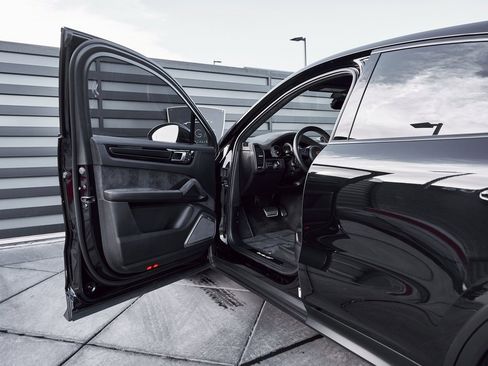 Used 2023 Porsche Cayenne Turbo GT image 37