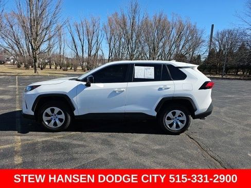 Used 2022 Toyota RAV4 LE image 1