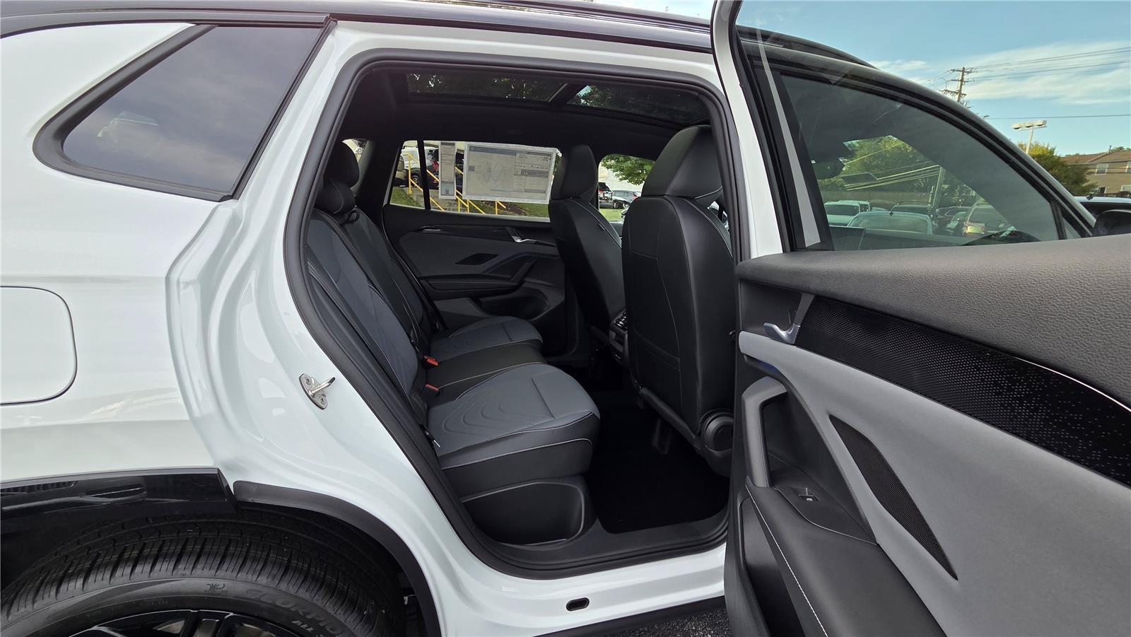New 2026 Volkswagen Tiguan SE R-Line AWD/4WD image 34