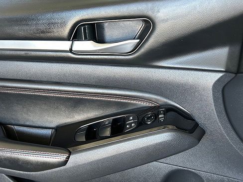 Used 2023 Nissan Altima 2.5 SR image 32