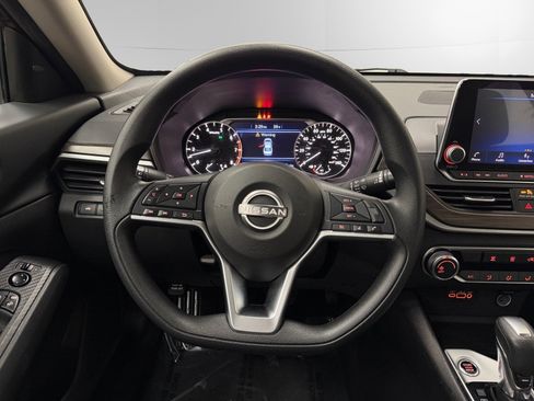 Used 2024 Nissan Altima 2.5 SV image 12