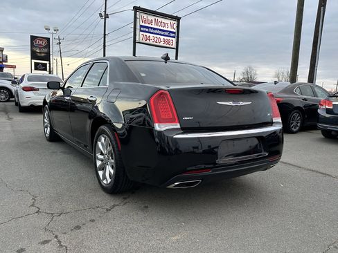 Used 2019 Chrysler 300 Limited image 4