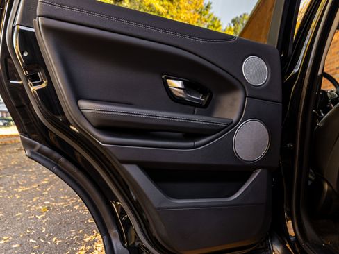 Used 2018 Land Rover Range Rover Evoque SE image 33