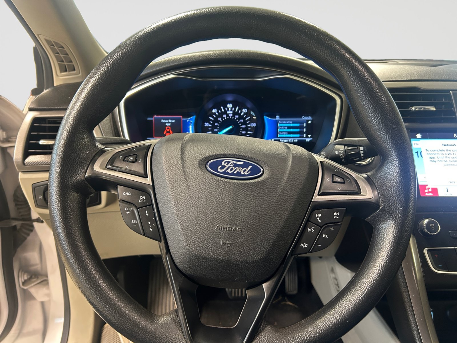 Used 2019 Ford Fusion SE FWD image 12