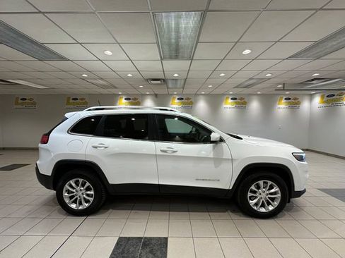 Used 2019 Jeep Cherokee Latitude w/ Cold Weather Group image 3