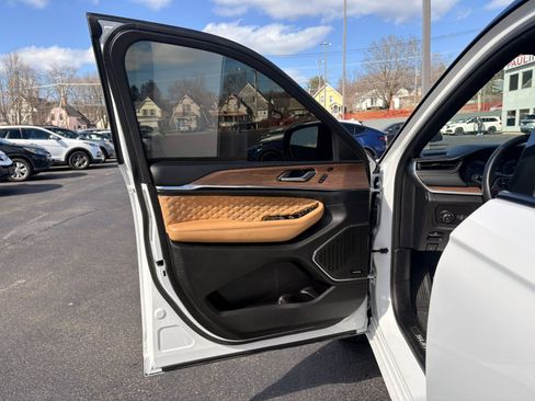 Used 2023 Jeep Grand Cherokee L Summit w/ High Altitude Package image 13