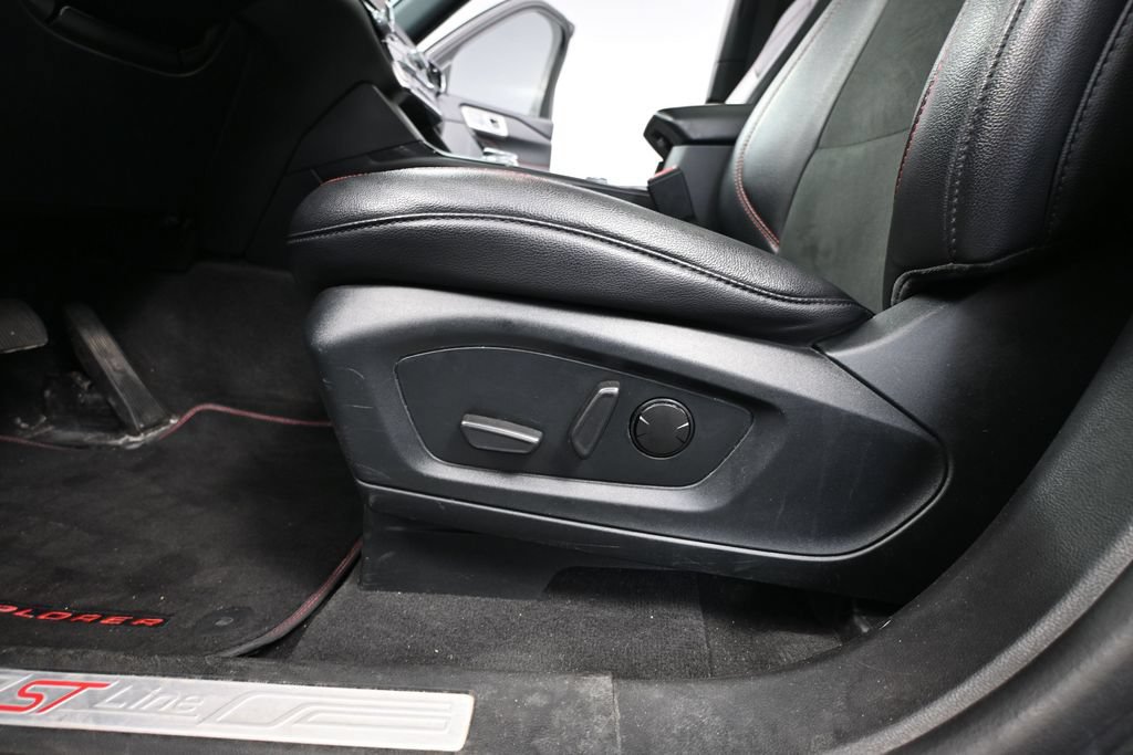 Used 2023 Ford Explorer ST-Line AWD/4WD image 17