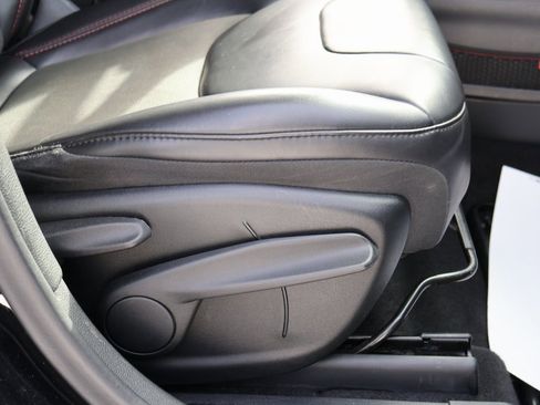 Used 2019 Jeep Cherokee Trailhawk w/ Comfort/Convenience Group image 10