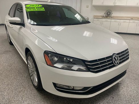 Used 2014 Volkswagen Passat 1.8T SEL Premium image 3