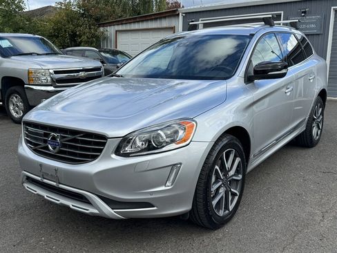 Used 2017 Volvo XC60 T6 Dynamic w/ Advanced Package AWD/4WD image 3