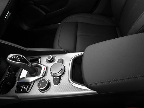 New 2025 Alfa Romeo Giulia w/ Driving Assist Package RWD image 27