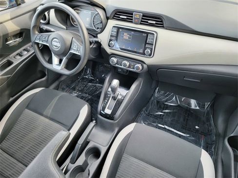 Used 2020 Nissan Versa SV image 40