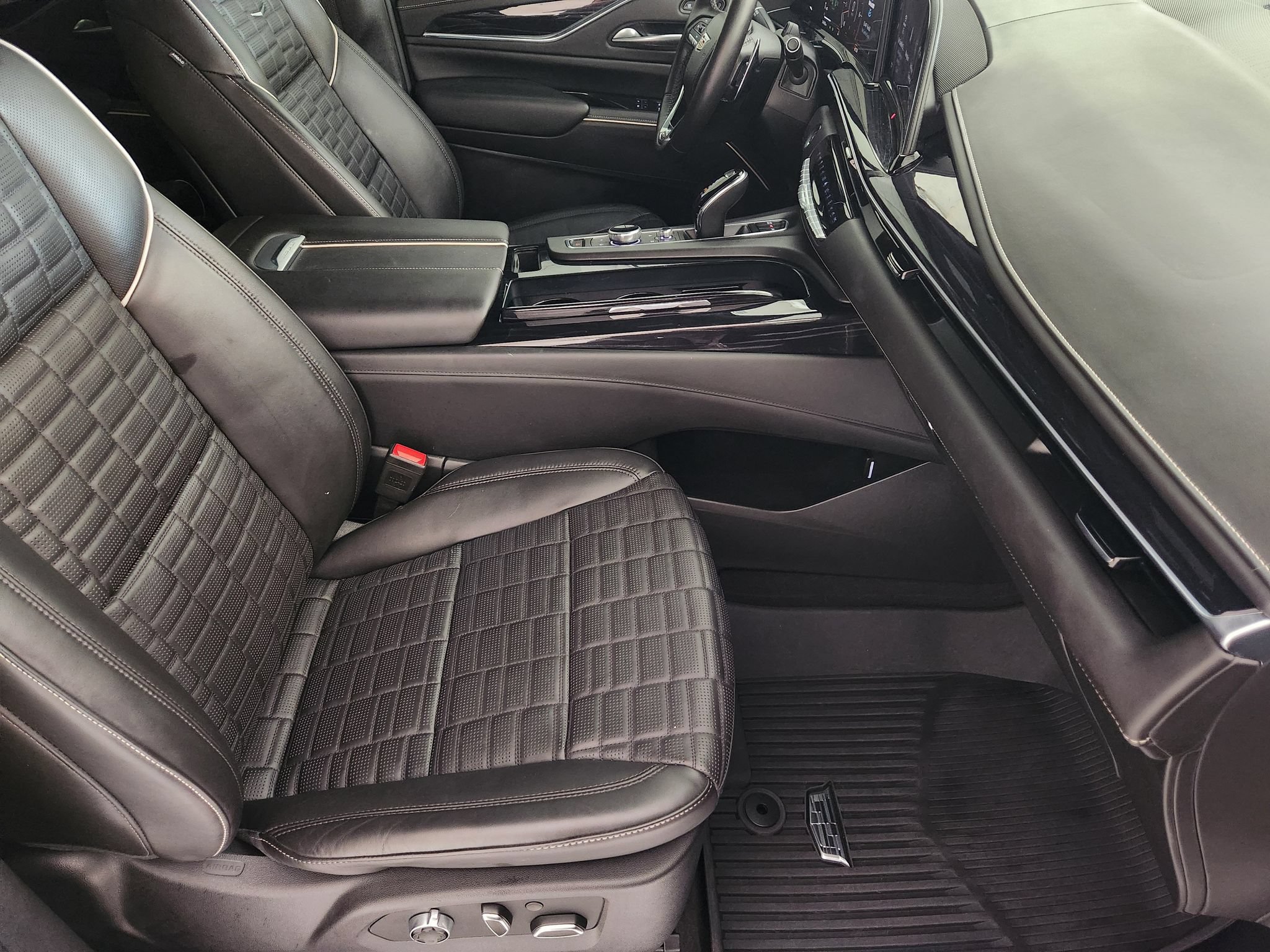 Used 2024 Cadillac Escalade V w/ LPO, ONYX Package AWD/4WD image 13