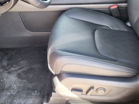 New 2026 Kia Carnival SX image 8