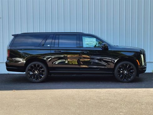 Used 2025 Cadillac Escalade ESV Sport Platinum w/ LPO, ONYX Package image 2