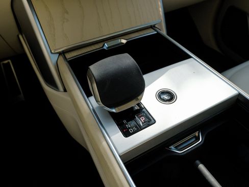 Used 2024 Land Rover Range Rover Autobiography image 24