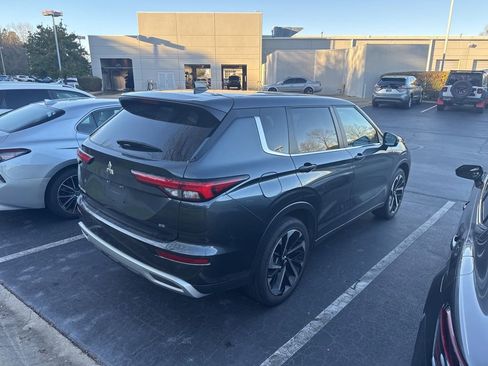 Used 2024 Mitsubishi Outlander SE image 5