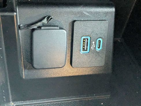 Used 2020 Ford Explorer Limited w/ Class III Trailer Tow Package RWD image 21