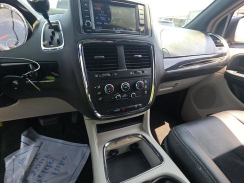 Used 2018 Dodge Grand Caravan SXT FWD image 14