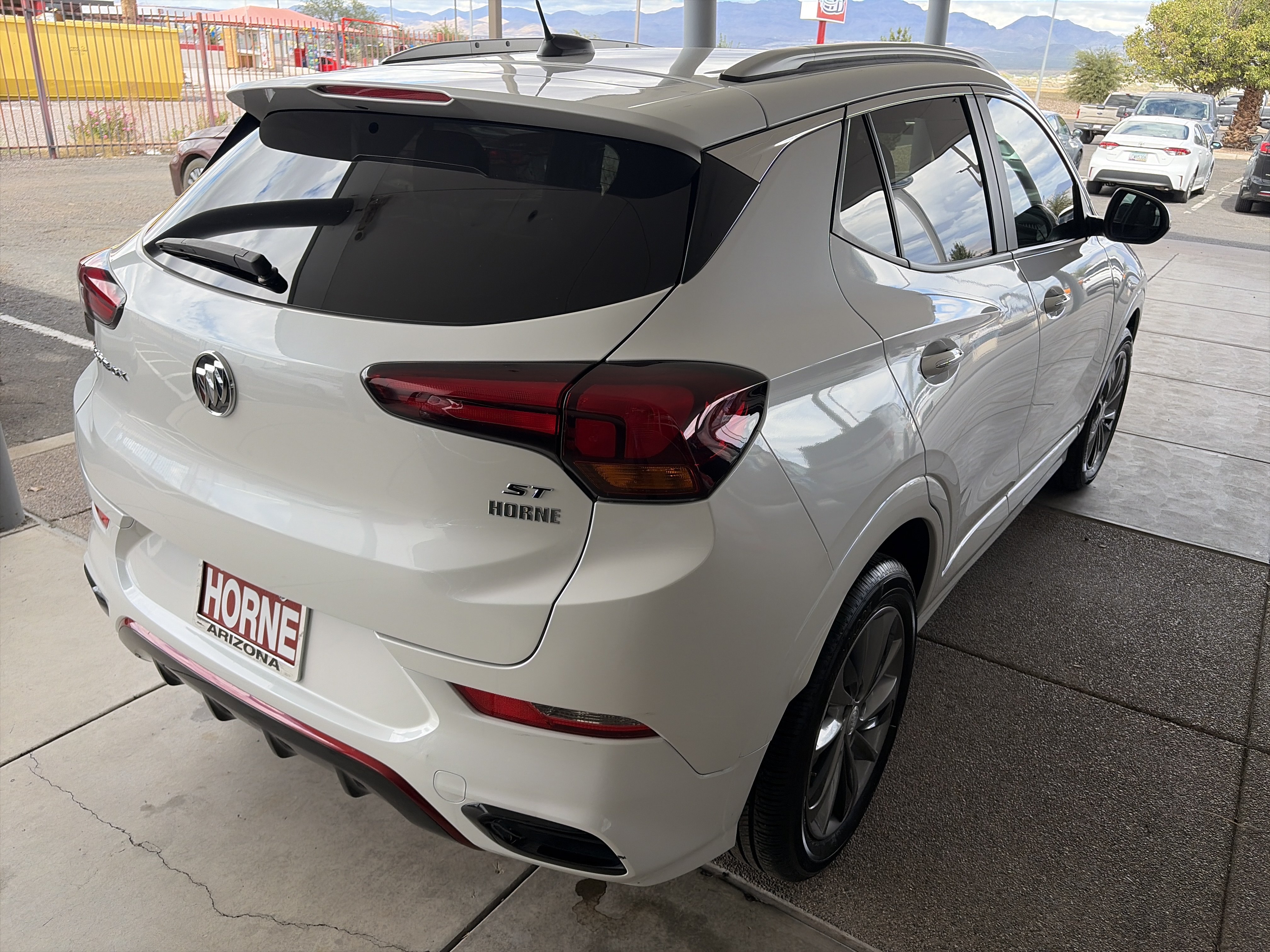 Used 2022 Buick Encore GX Select w/ Sport Touring Package FWD image 4
