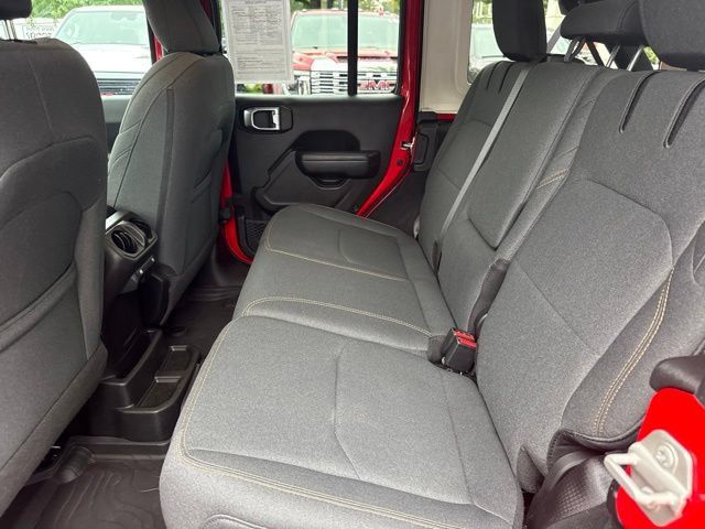 Used 2024 Jeep Wrangler Unlimited w/ Convenience Group AWD/4WD image 18