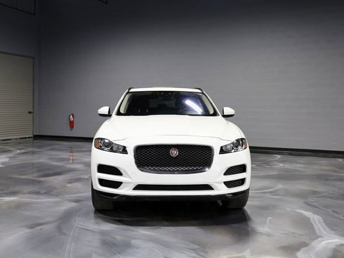 Used 2017 Jaguar F-PACE Premium image 2