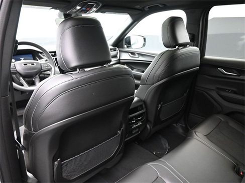 New 2025 Jeep Grand Cherokee Altitude image 16