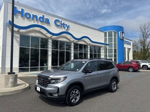 Used 2023 Honda Passport TrailSport image 2