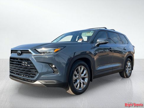 Certified 2024 Toyota Grand Highlander FWD image 2