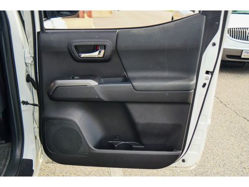 Used 2020 Toyota Tacoma TRD Sport w/ Technology Package image 19