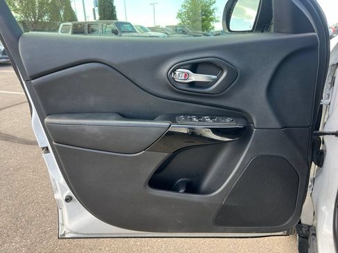 Used 2020 Jeep Cherokee Latitude Plus AWD/4WD image 9