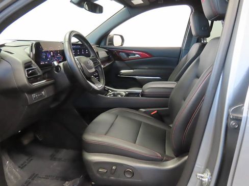 Used 2025 Chevrolet Traverse Z71 AWD/4WD image 15