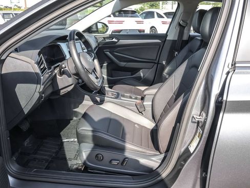 Used 2024 Volkswagen Jetta SE FWD image 5