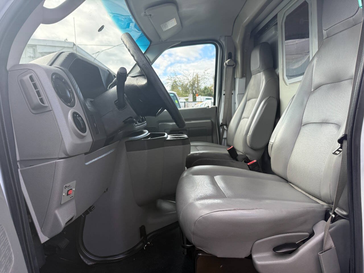 Used 2017 Ford E-350 and Econoline 350 Super Duty RWD image 42