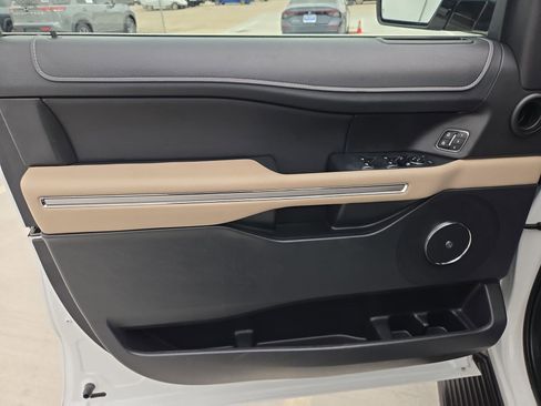 Used 2024 Ford Expedition Limited image 13