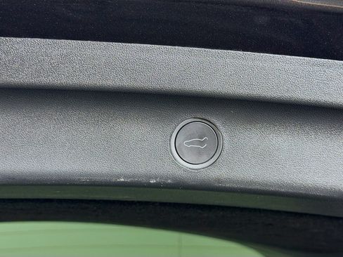 Used 2024 Tesla Model Y Long Range AWD/4WD image 28
