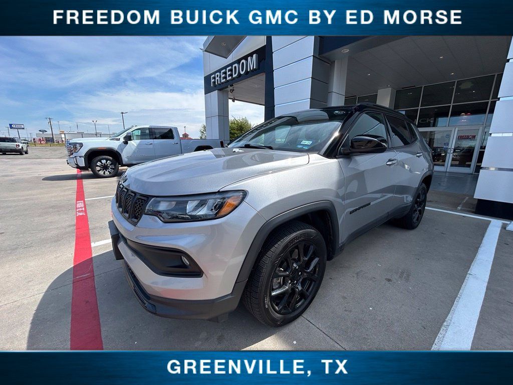 Used 2023 Jeep Compass Latitude AWD/4WD image 1