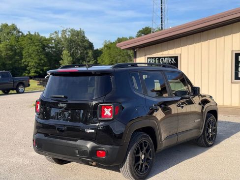 Used 2020 Jeep Renegade Latitude w/ Cold Weather Group FWD image 9