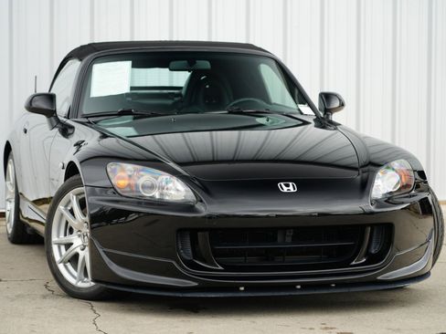 Used 2005 Honda S2000 image 2