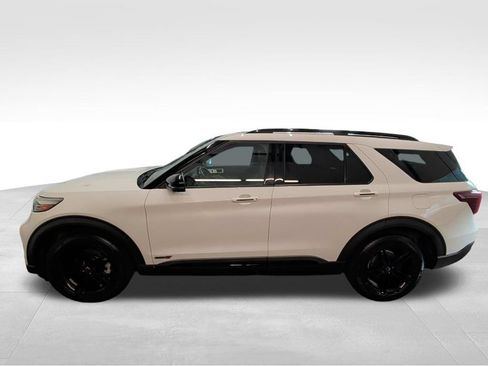 Used 2020 Ford Explorer ST w/ Premium Technology Package AWD/4WD image 2