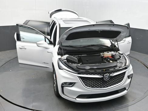 Used 2024 Buick Enclave Avenir FWD image 28