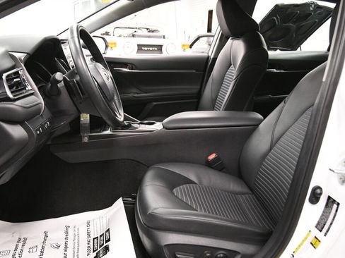Used 2024 Toyota Camry SE image 9