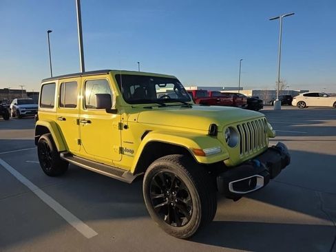 Used 2022 Jeep Wrangler Unlimited Sahara w/ Cold Weather Group AWD/4WD image 1