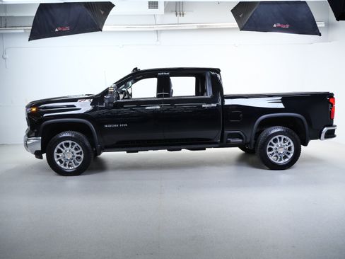 Used 2024 Chevrolet Silverado 3500 LTZ w/ LTZ Plus Package AWD/4WD image 8