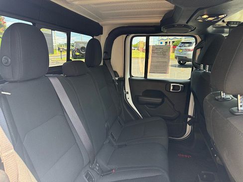 Used 2021 Jeep Gladiator Sport AWD/4WD image 19