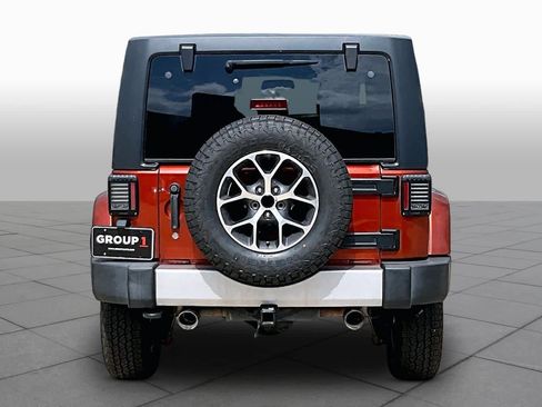 Used 2014 Jeep Wrangler Unlimited Sahara w/ Connectivity Group AWD/4WD image 4
