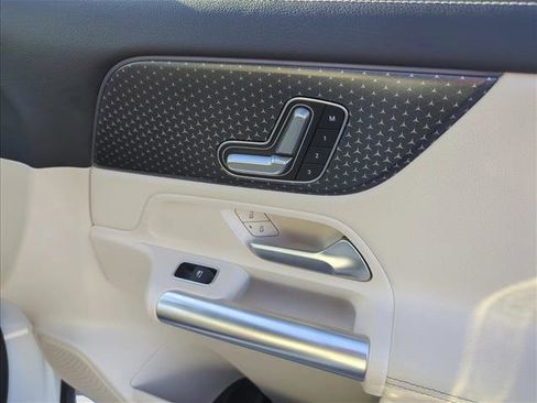 Used 2025 Mercedes-Benz GLA 250 image 26